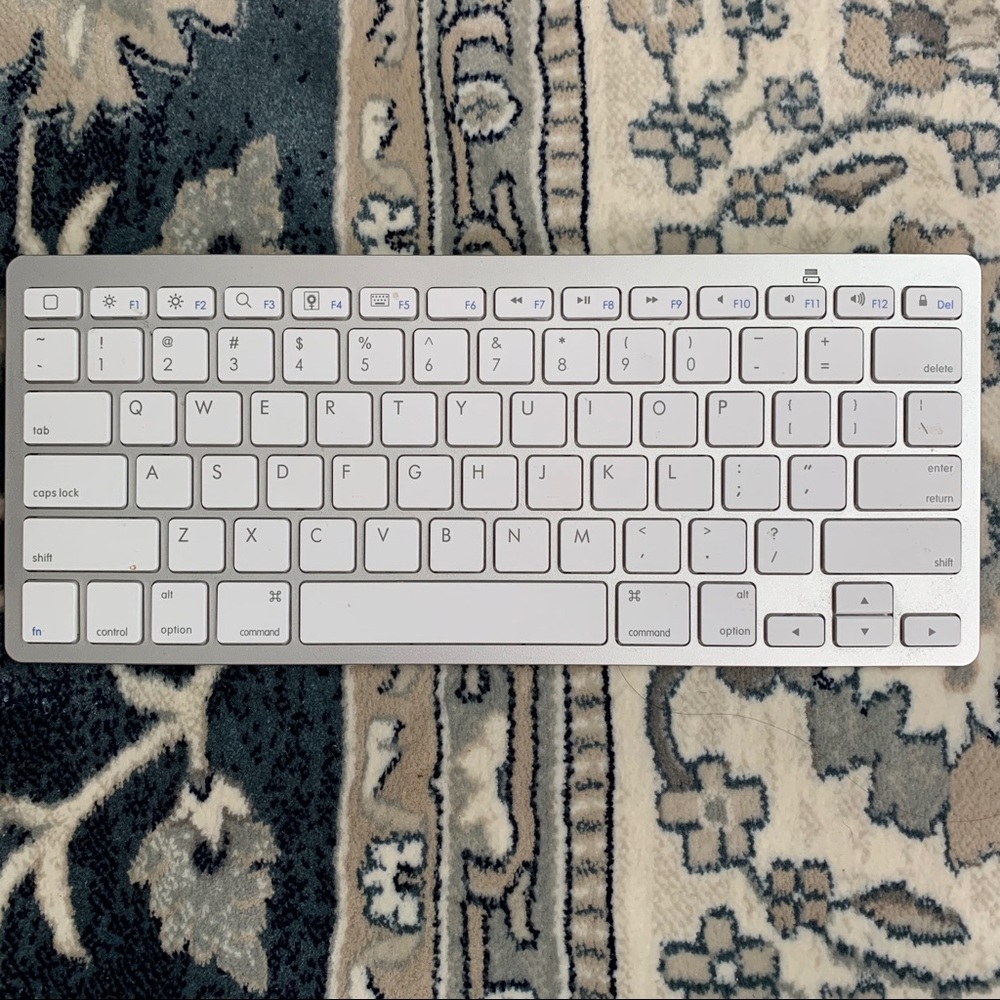 OMOTON Ultra-Slim Bluetooth Keyboard